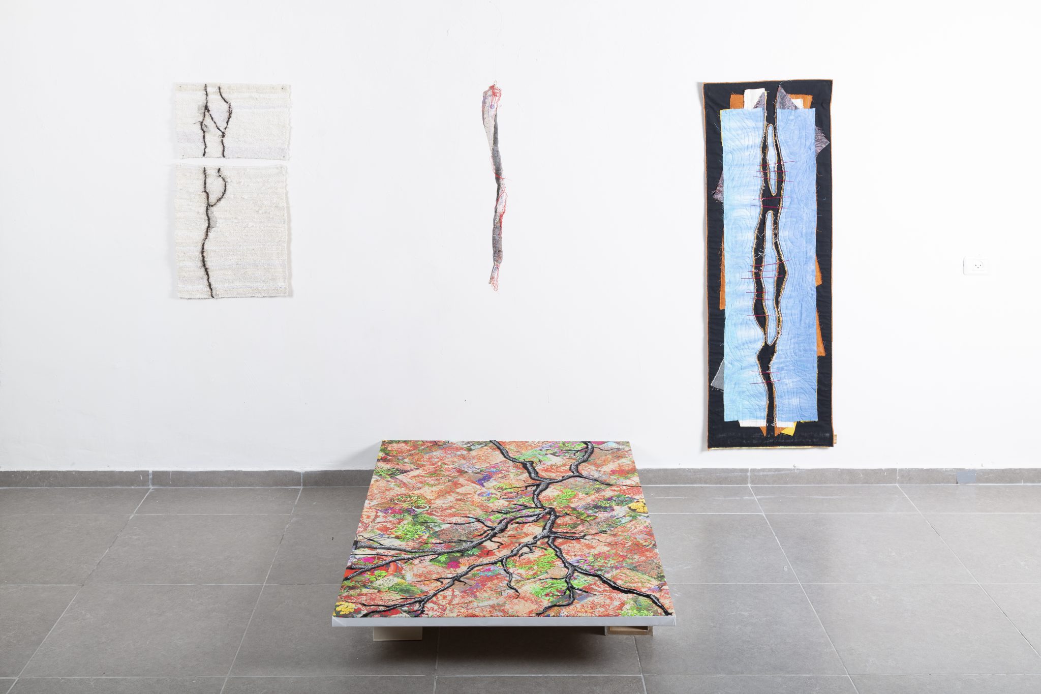 אורנה שחר, אורית כהנא, לימור פישר, חואני מוקמל, רות מיון קוק ב״סדק״. צילום: דוד זיסר