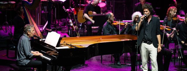 תזמורת המהפכה ויוני רכטר. צילומים: משה צ׳יטיאת