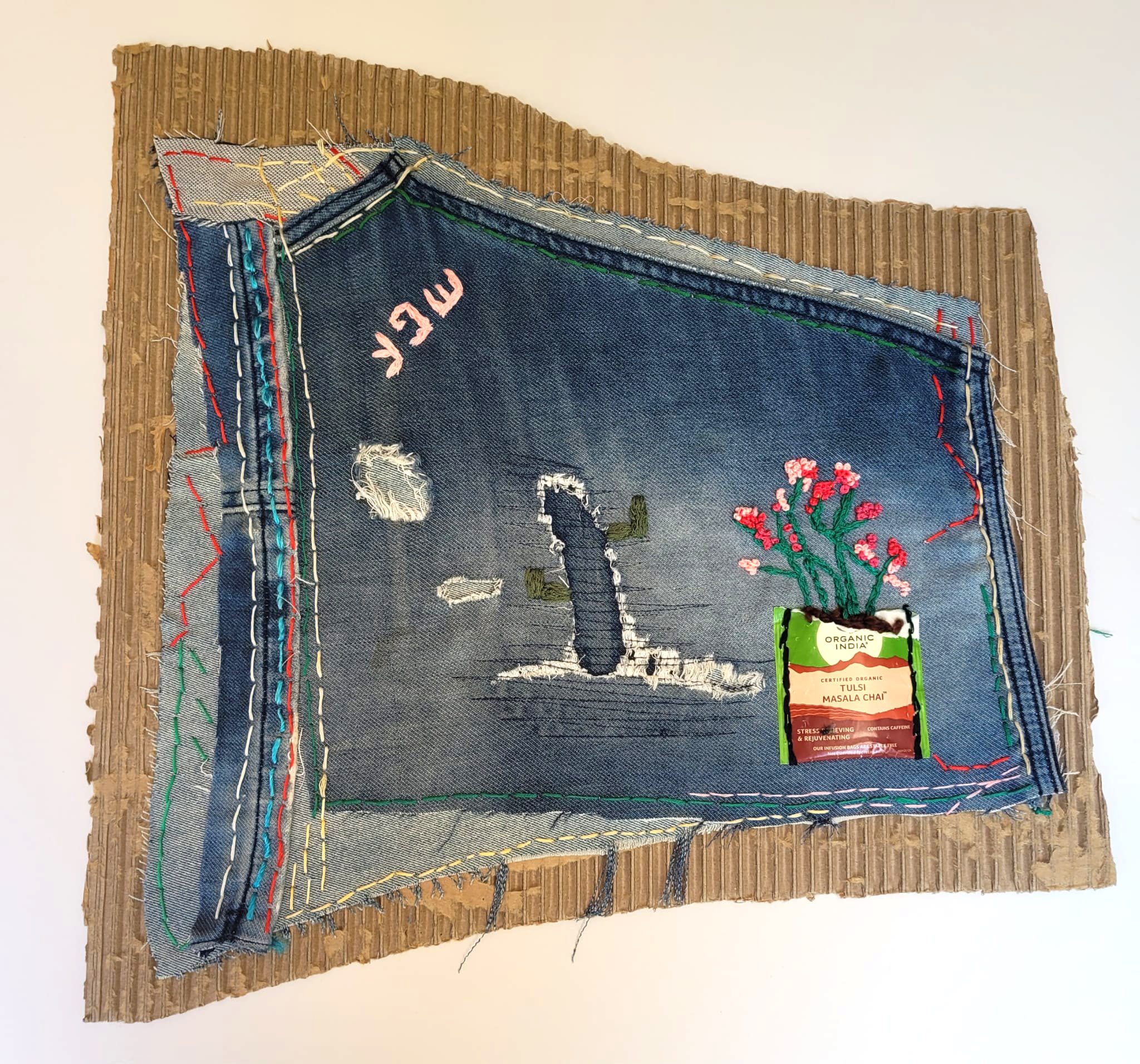 אורלי מרגי אלון, פריחה, מתוך התערוכה ״גרעינים שחורים״. צילומים מ״ל