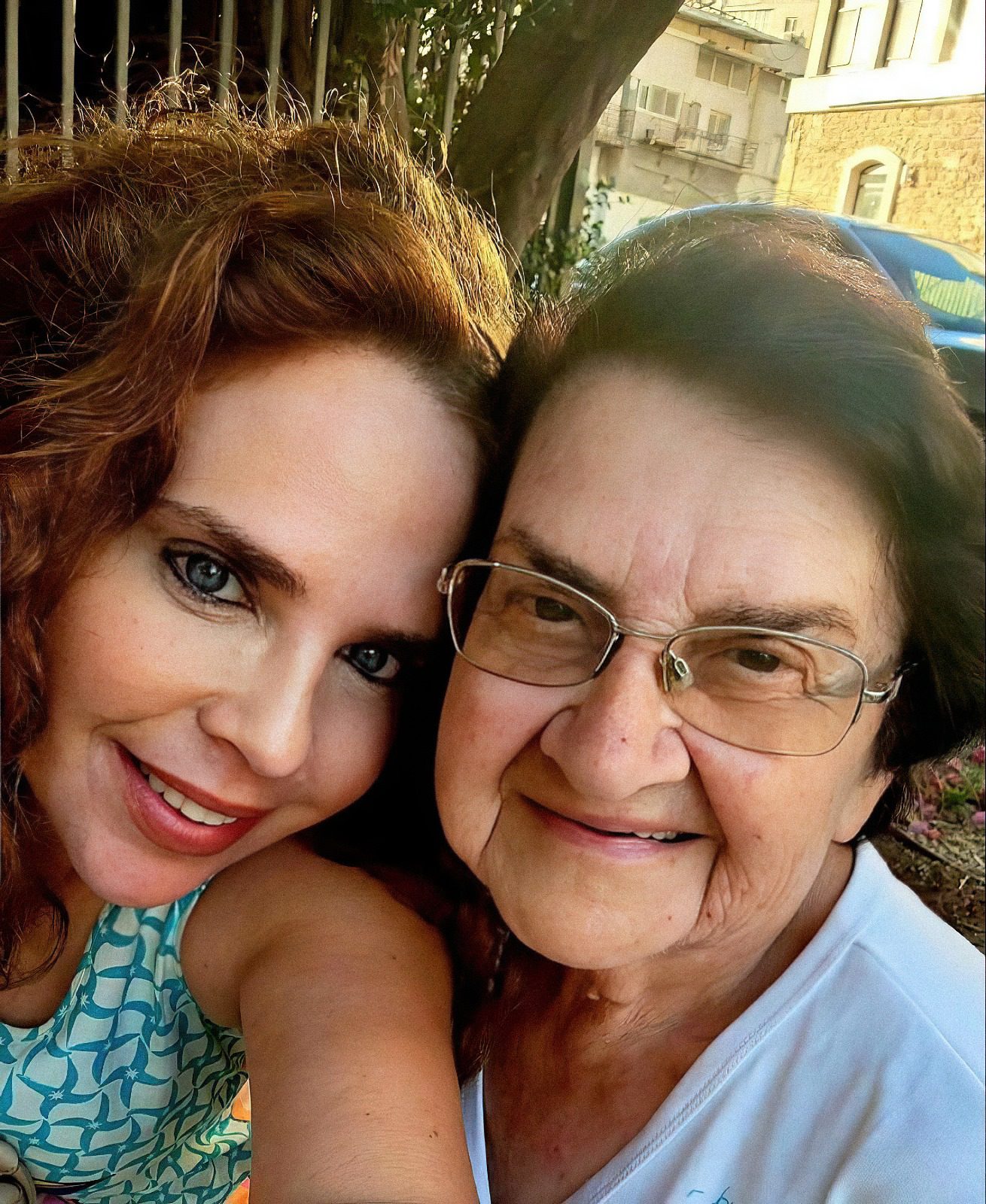נורית טל־טנא ואמה. צילום: אלבום משפחתי
