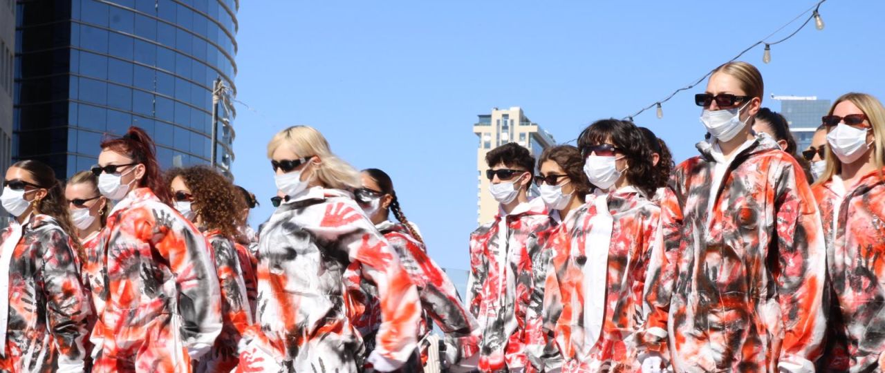 ממלכת הג׳ינסים והצבעים של אריאל תמר אשכנזי. צילום: ערן הורביץ