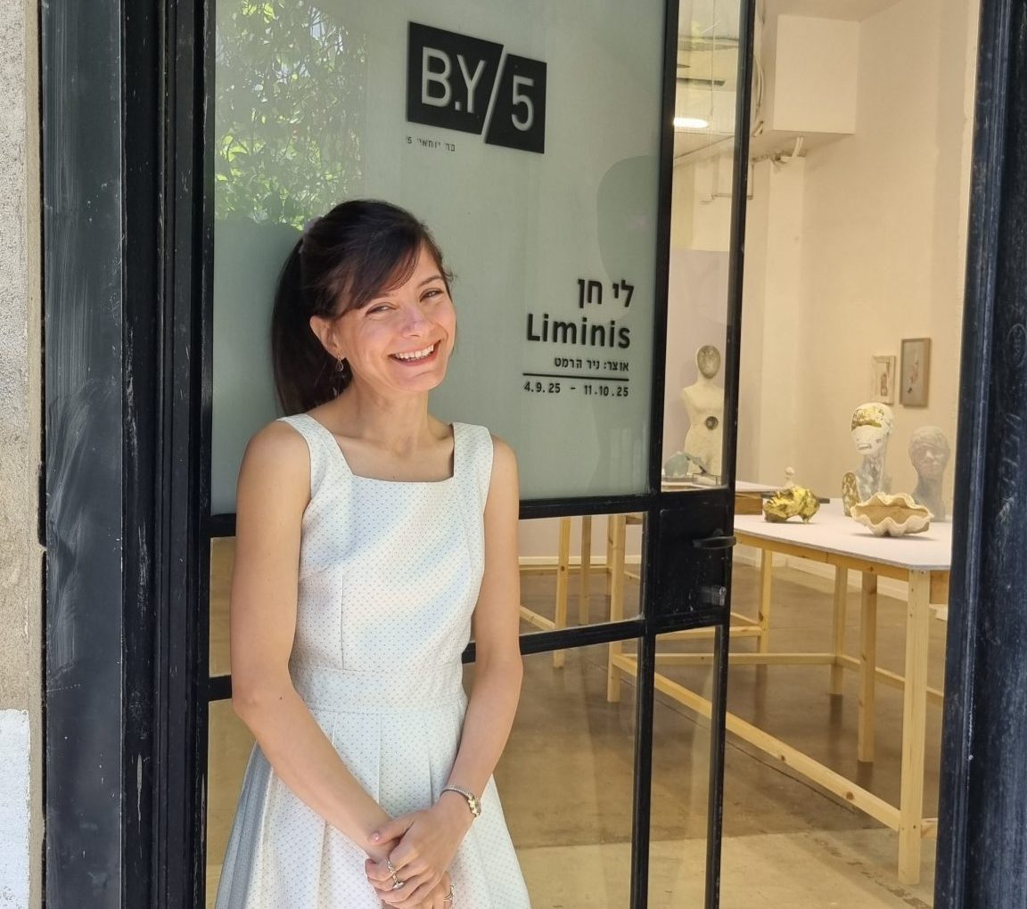 לי חן בגלריה BY5. צילום: נטע גרוס