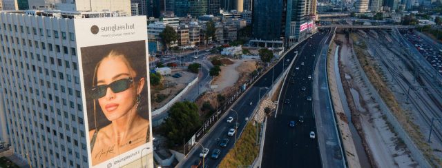 שילוט חוצות קבוצת ברעם על קיר ההלכה המפורסם באיילון. צילומים: קבוצת ברעם
