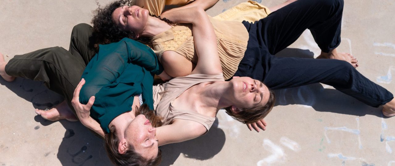 שרון וזנה, מלאכת האמהות. צילום: יאיר מיוחס