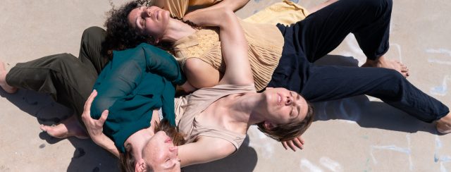 שרון וזנה, מלאכת האמהות. צילום: יאיר מיוחס