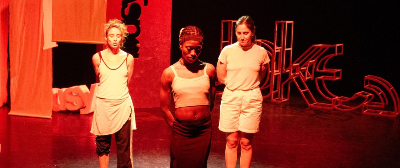 ״טייפינג…״. צילום: שיר חמני