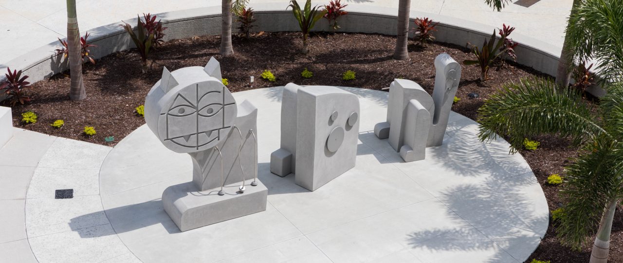 פסל החתול (2020) של אולף ברונינג במרכז השיקום של ג׳קסון ממוריאל. צילום: דיאנה לריאה