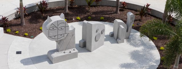 פסל החתול (2020) של אולף ברונינג במרכז השיקום של ג׳קסון ממוריאל. צילום: דיאנה לריאה