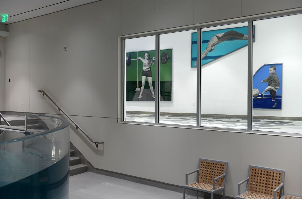 Guagamela, עבודות עיפרון ואמייל של קארל הנדל (2020) במרכז השיקום ע״ש כריסטין לין במיאמי. צילום: באדיבות האמן