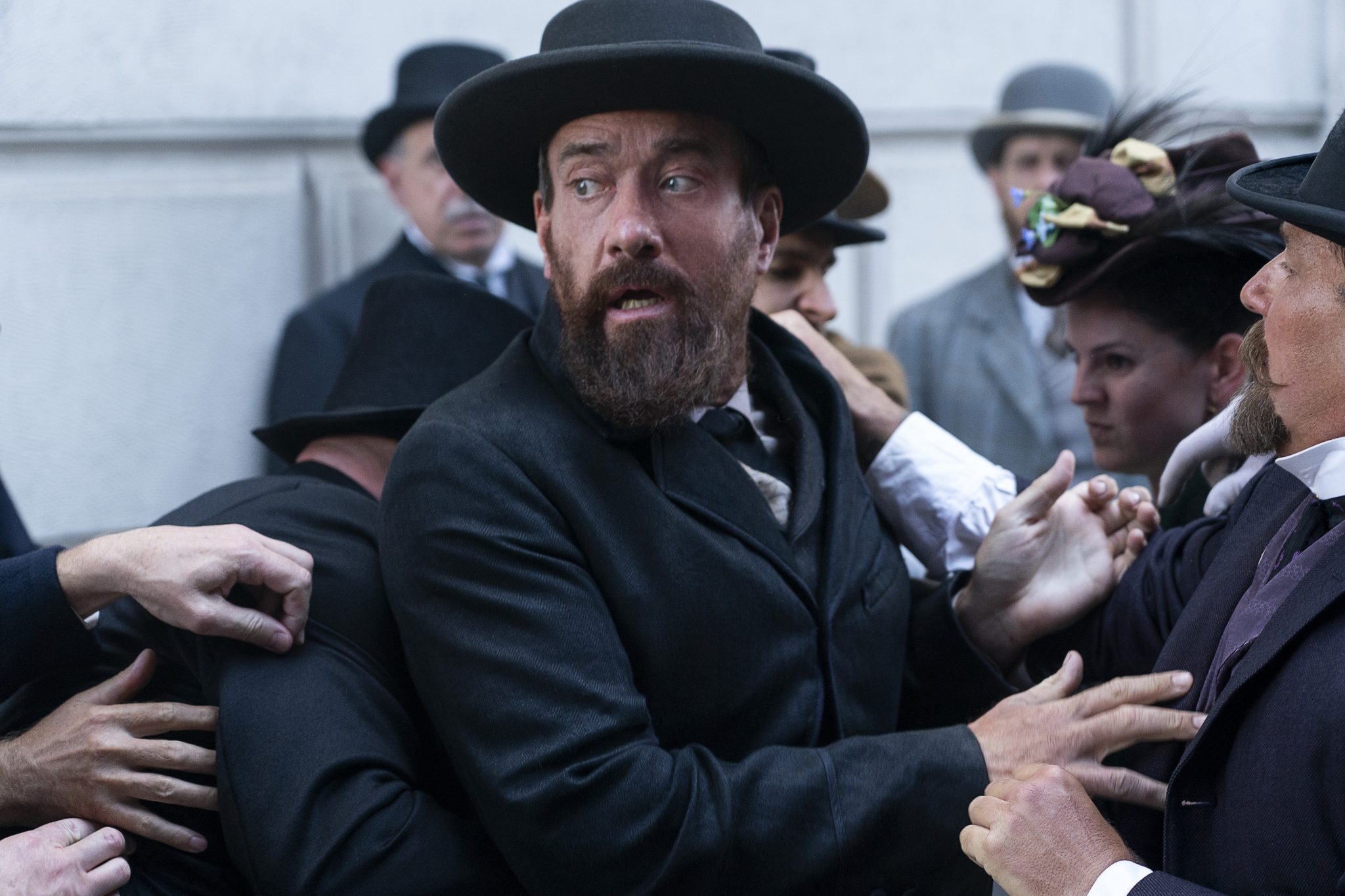 Death By Lightning. Mathew Macfadyen as Charles Guiteau in episode 104 of Death By Lightning. Cr. Larry Horricks/Netflix © 2024