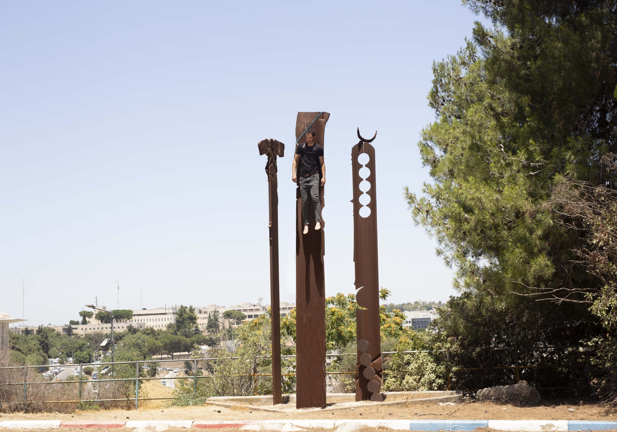 יגאל תומרקין, ״שלוש הדתות״