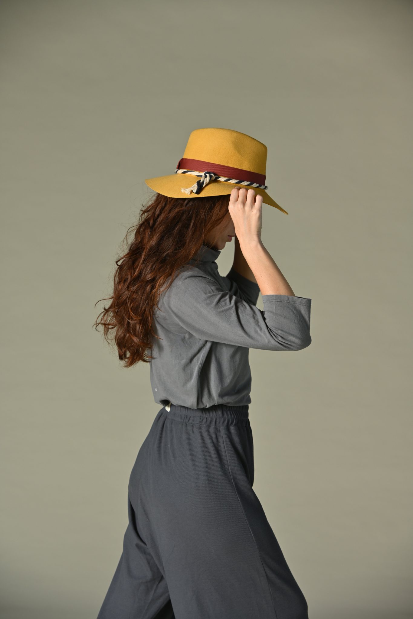 כובע JUSTINE. צילום: שי בן אפרים