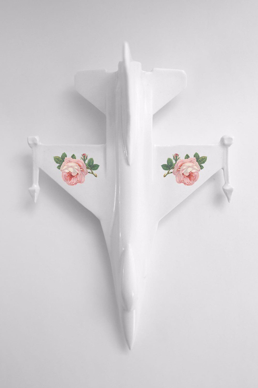 צליל אגמון, מטוס מפורצלן, 2016