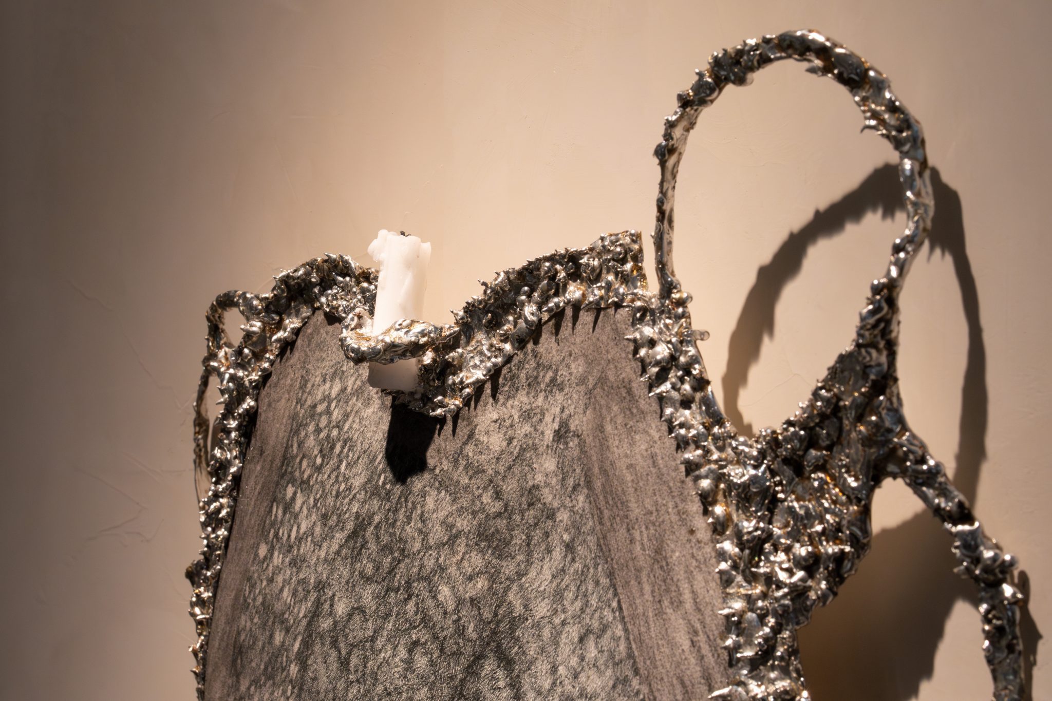 נמתחתי אל מחוץ לך, עור מנודה, שקוע באוויר של מסטיק