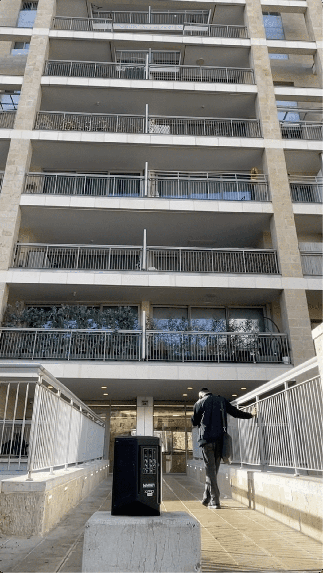 קולות מופקרים, ינואר 25, מול בית חבר הכנסת אריה דרעי