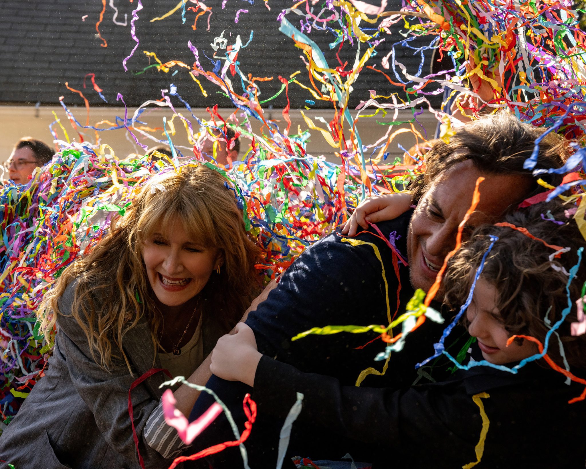 From L to R: Laura Dern, Will Arnett, and Calvin Knegten in IS THIS THING ON? Photo by Searchlight Pictures/Jason McDonald, Courtesy of Searchlight Pictures. © 2025 Searchlight Pictures All Rights Reserved.