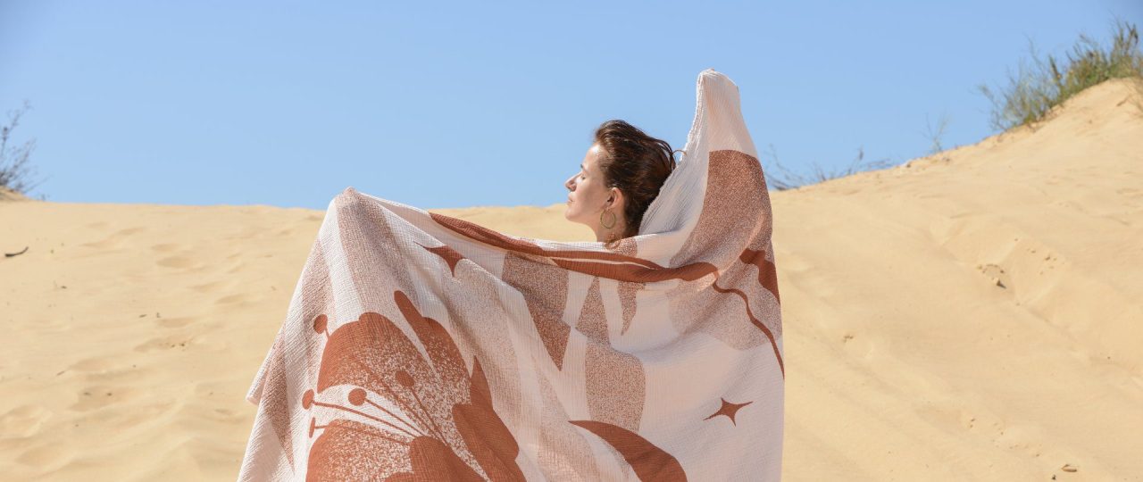 פרח במדבר, inhale exhale. איור: ג׳ני פוקריבאילו; צילום: שי בן אפרים