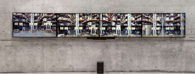 מלי דה קאלו בגלריית האוניברסיטה הפתוחה. צילומי הצבה: דניאל חנוך