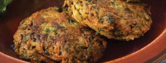 כְּפְתוֹת, קציצות תוניסאיות, מתוך הספר ״יושבים אוכלים״. צילום: מיכל רביבו; סטיילינג: גליה אורנן