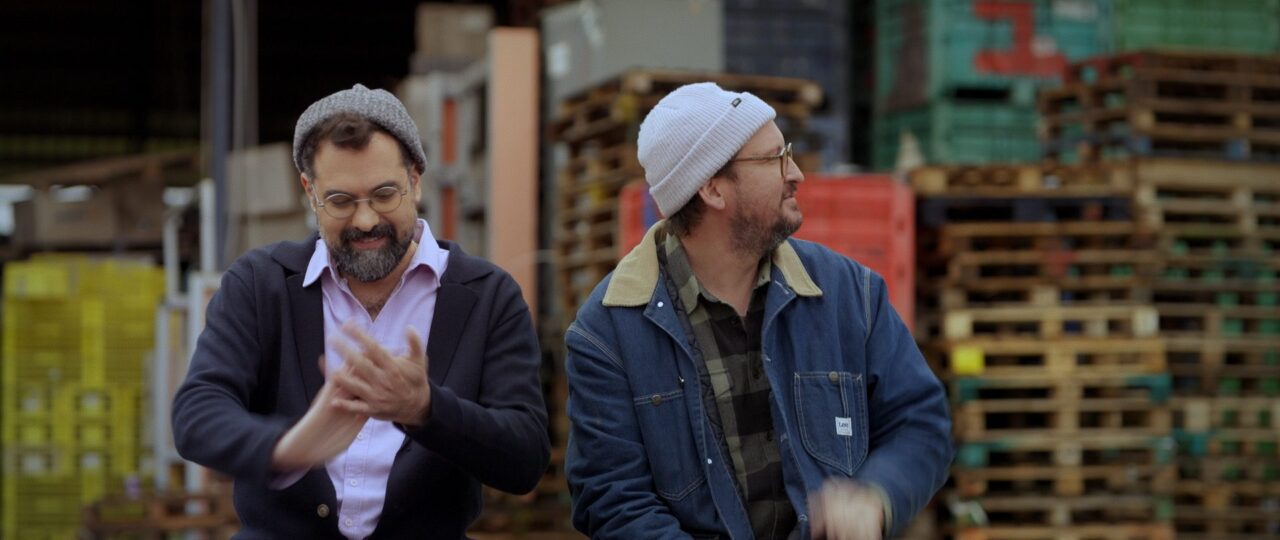 אסף דוקטור (מימין) וג׳רמי פוגל, ״הצלחת של הארץ המובטחת״. צילומים: כאן 11