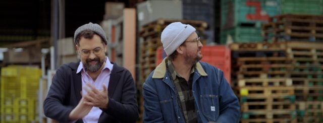 אסף דוקטור (מימין) וג׳רמי פוגל, ״הצלחת של הארץ המובטחת״. צילומים: כאן 11