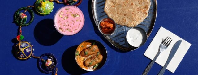 מלאי כופתה, אלו פאראטה ולאסי ורדים, קפה בוליווד. צילומים: נדב יהלומי