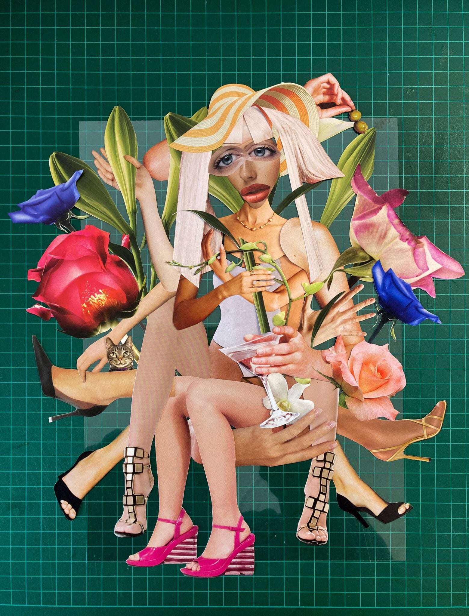 קולאז׳ בהתהוות על שולחן העבודה בזמן המלחמה, 2026. צילום: מ״ל