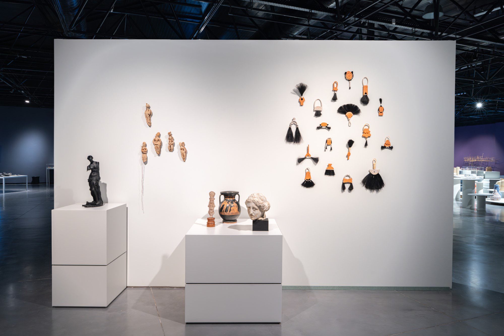 מימין: נעה ריץ׳, שרון לשם מורד וקטיה איזבל פילמוס. צילום: דניאל חנוך