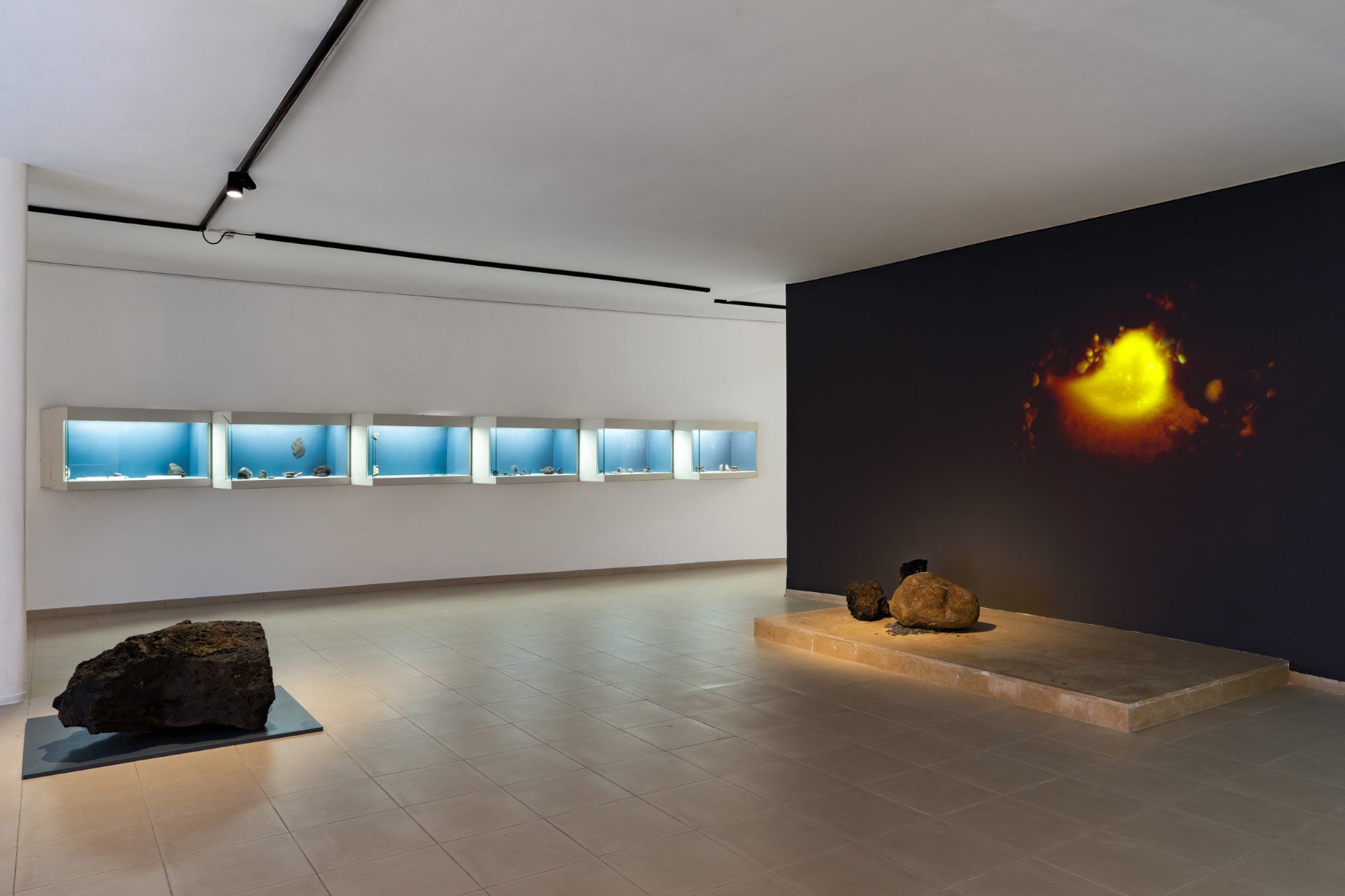 שחר קדם בביתן הקרמיקה. צילומים: דניאל חנוך