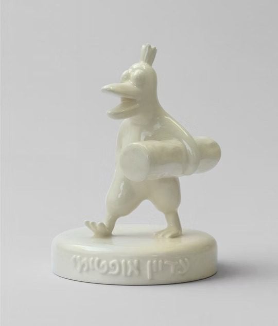 הברווז, פסלון קרמי. צילומים: מ״ל