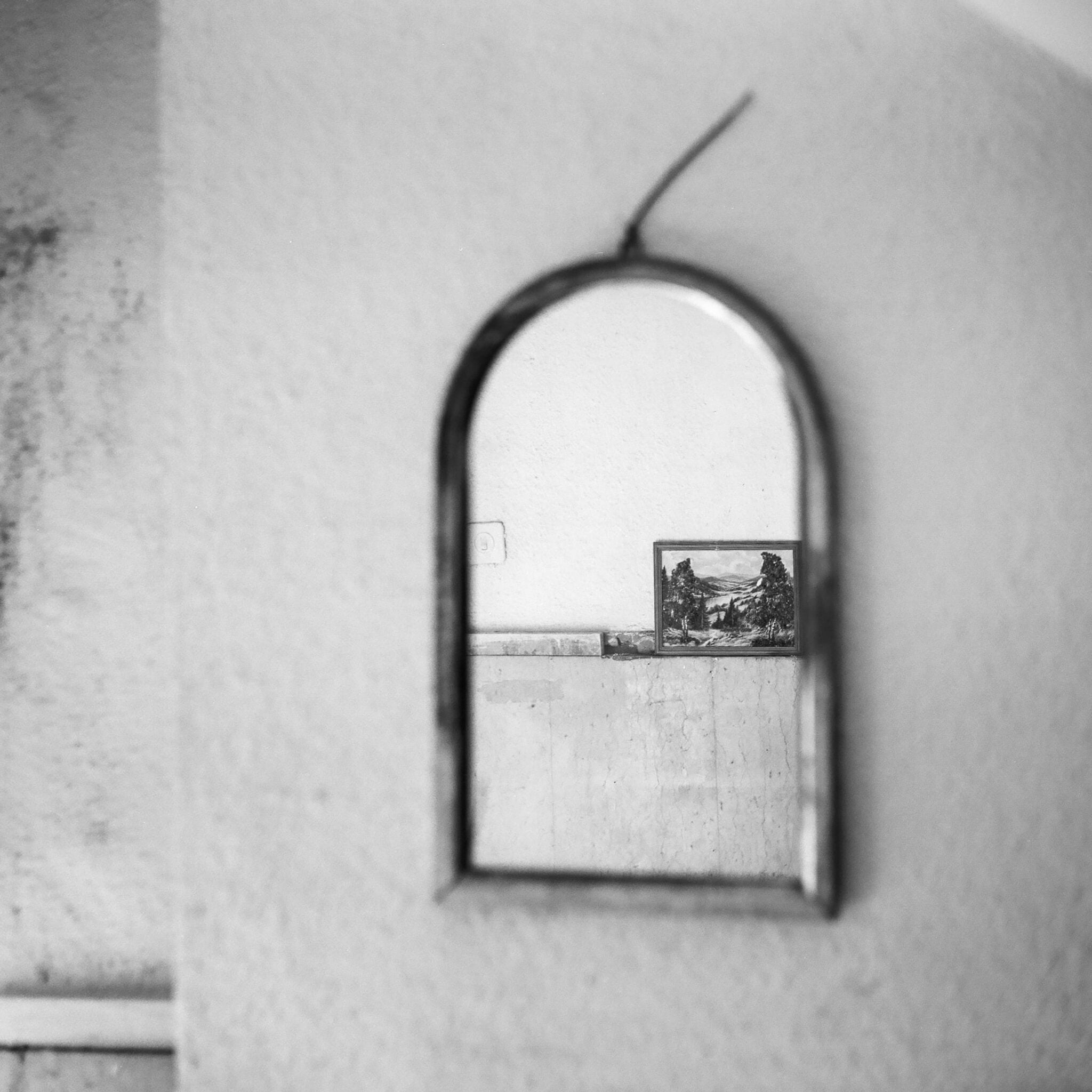 אסי מזרחי בגלריה העירונית כפר סבא. צילומים: מ״ל