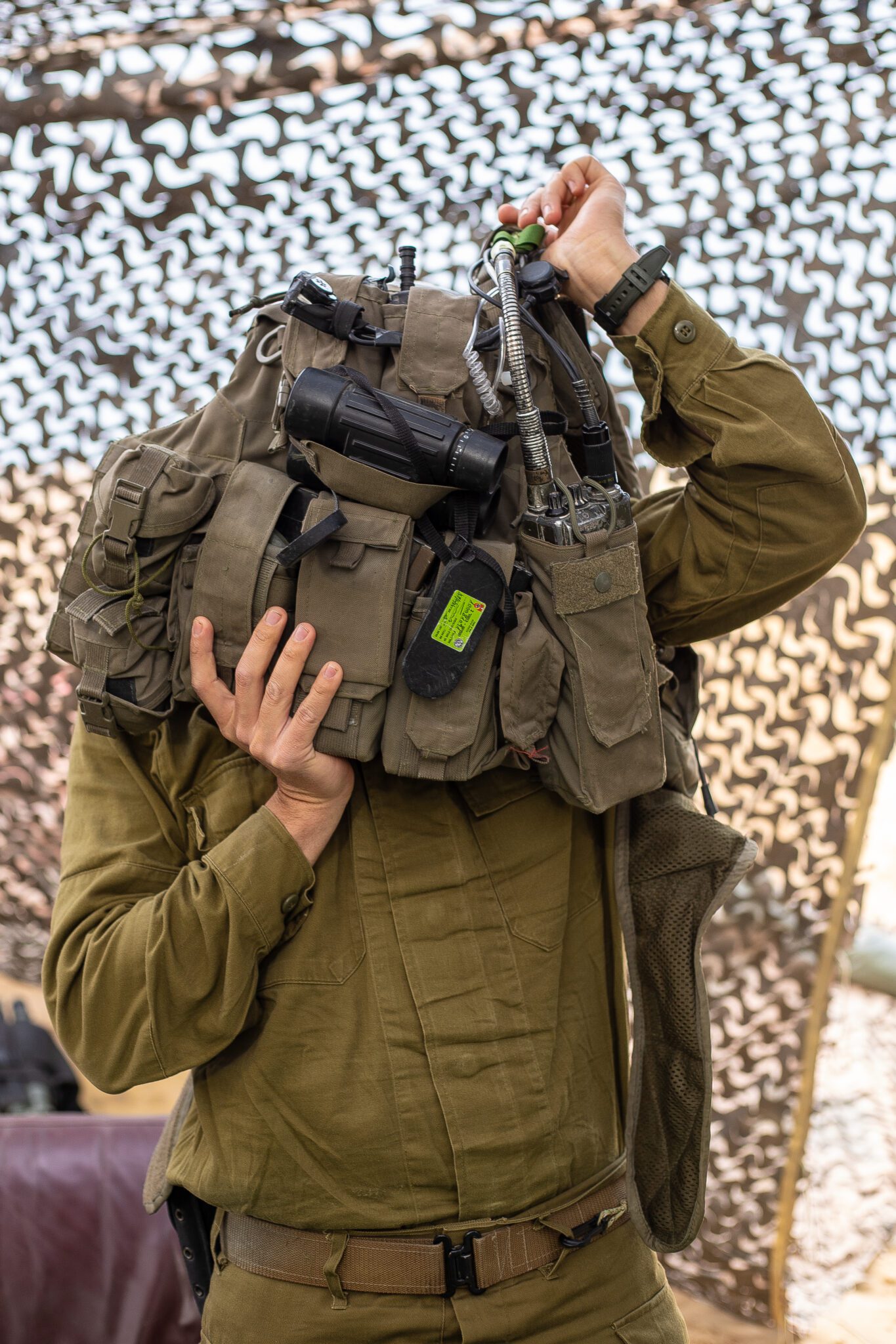 רועי כשר, זהות