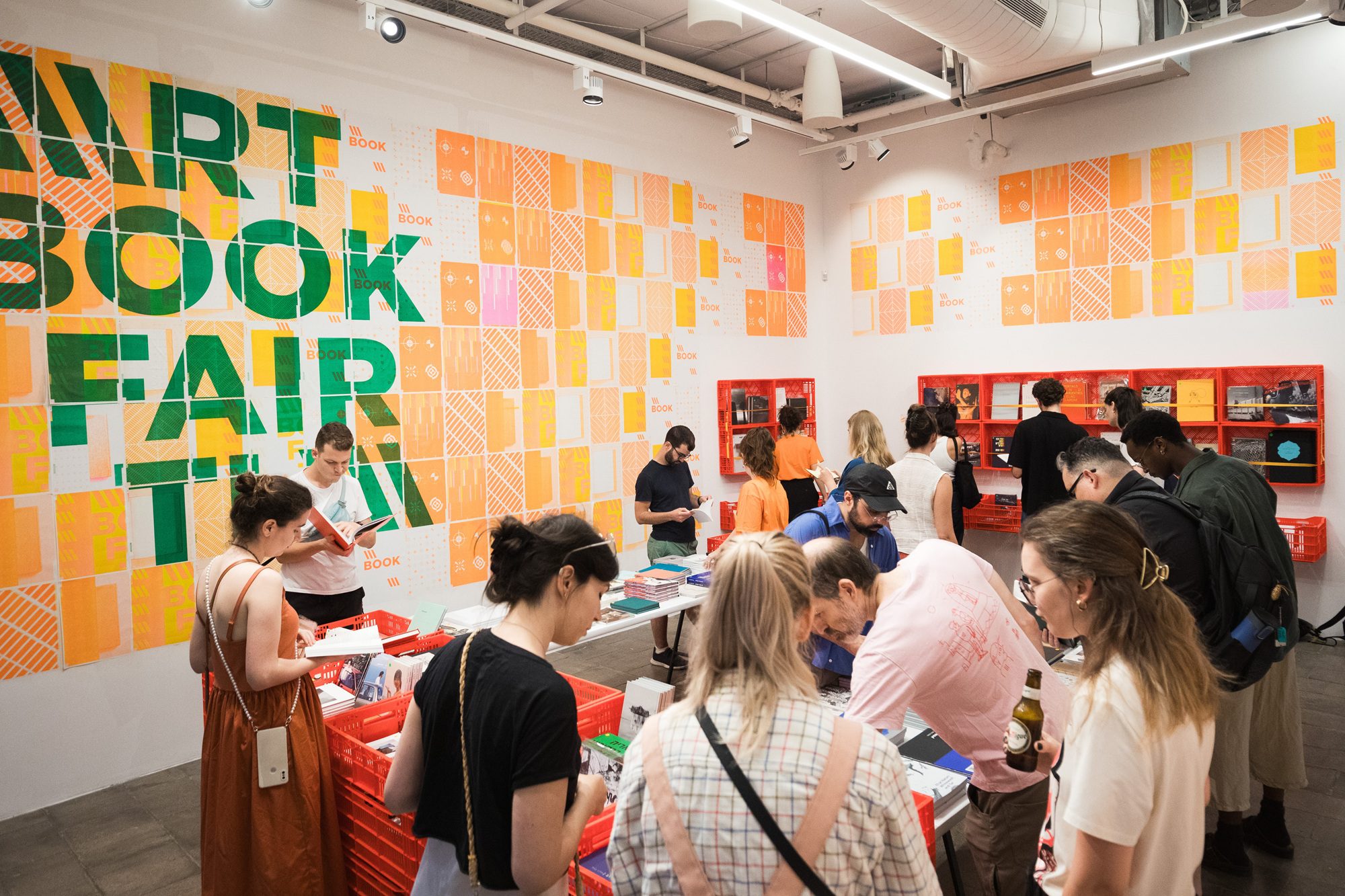 יריד ספרי אמן בארטפורט. צילום: ארקדי ספיבק
