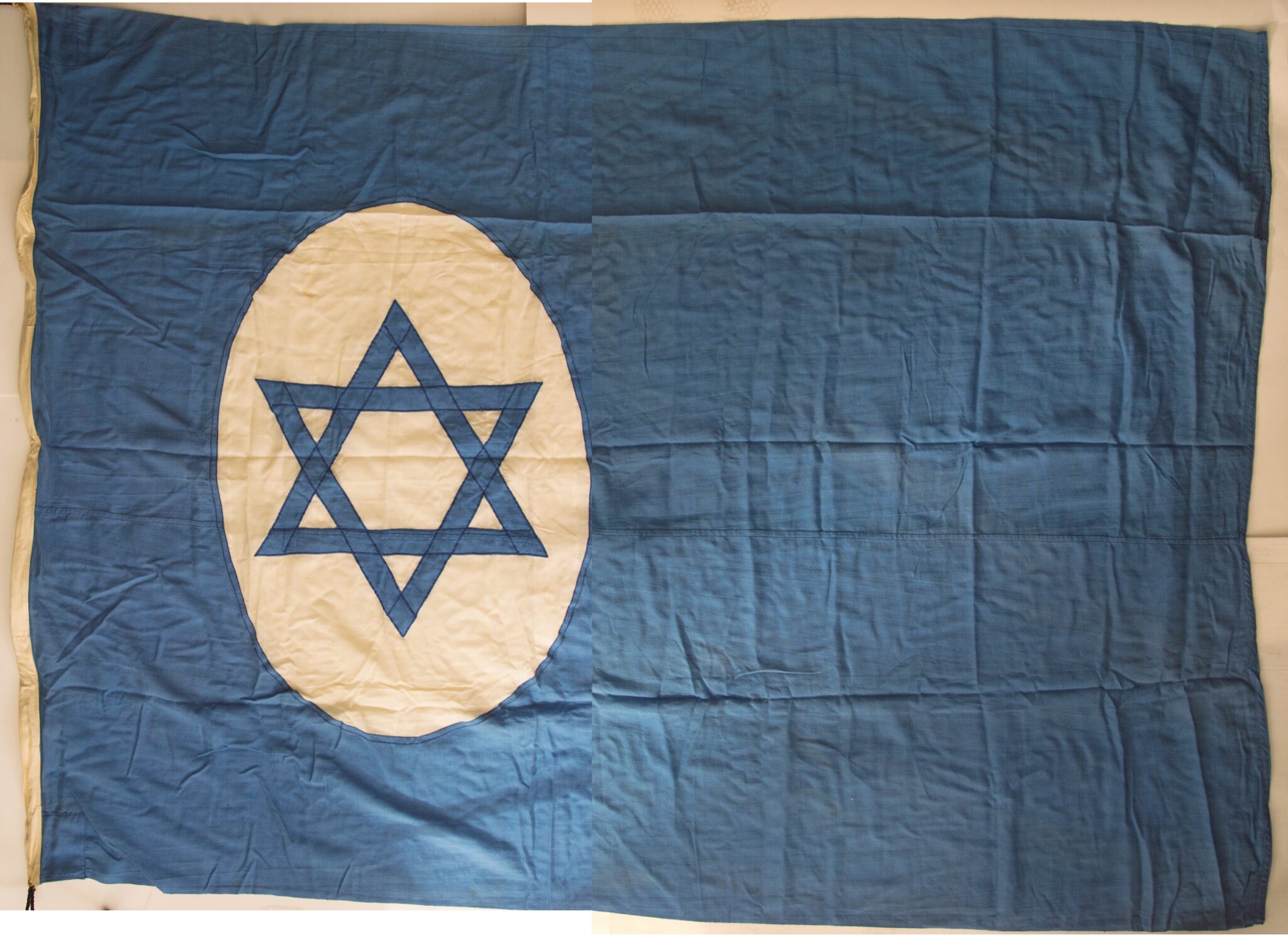 מהתערוכה ״תכלת דומה לים״