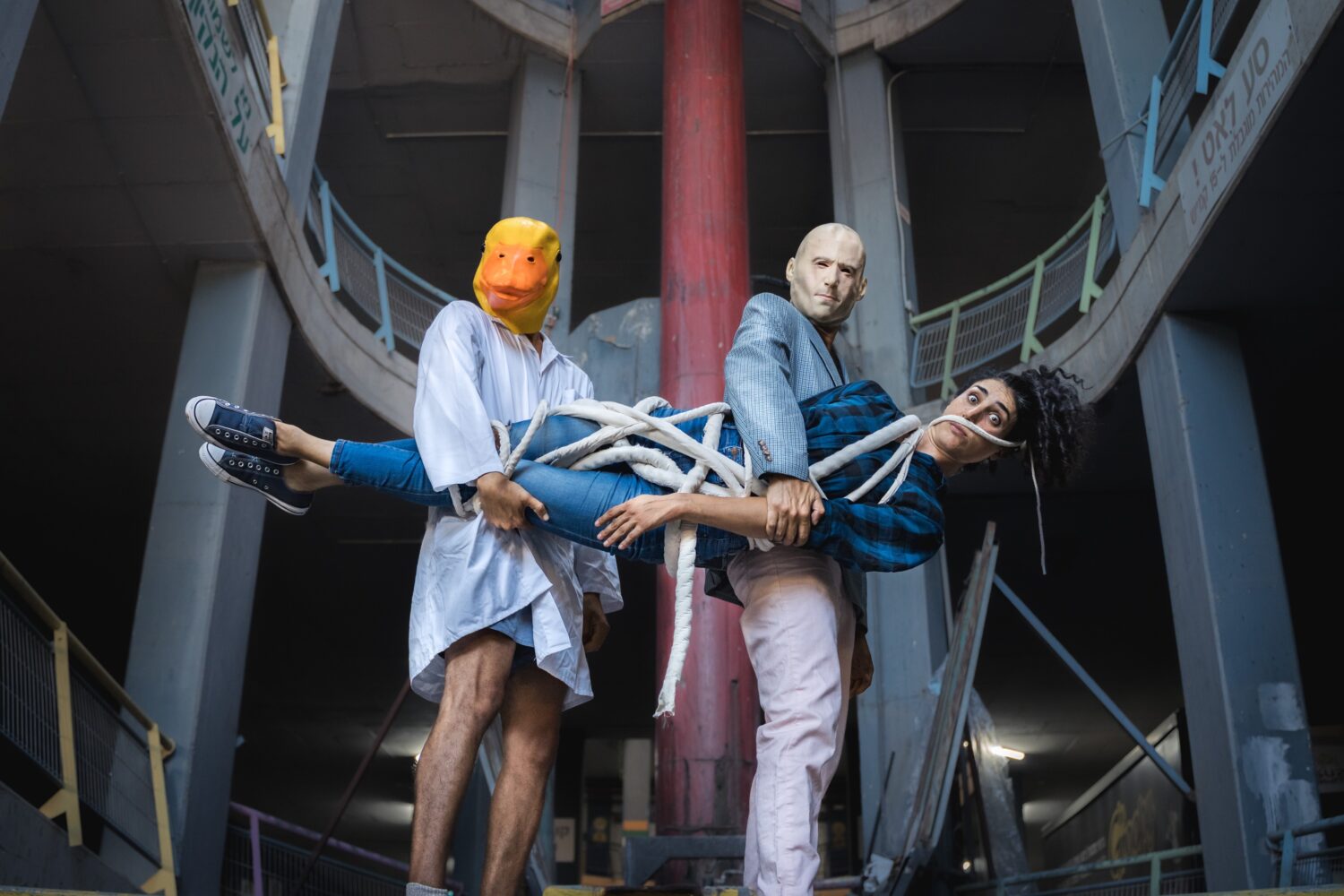 עלילת שרוך ומזוודה